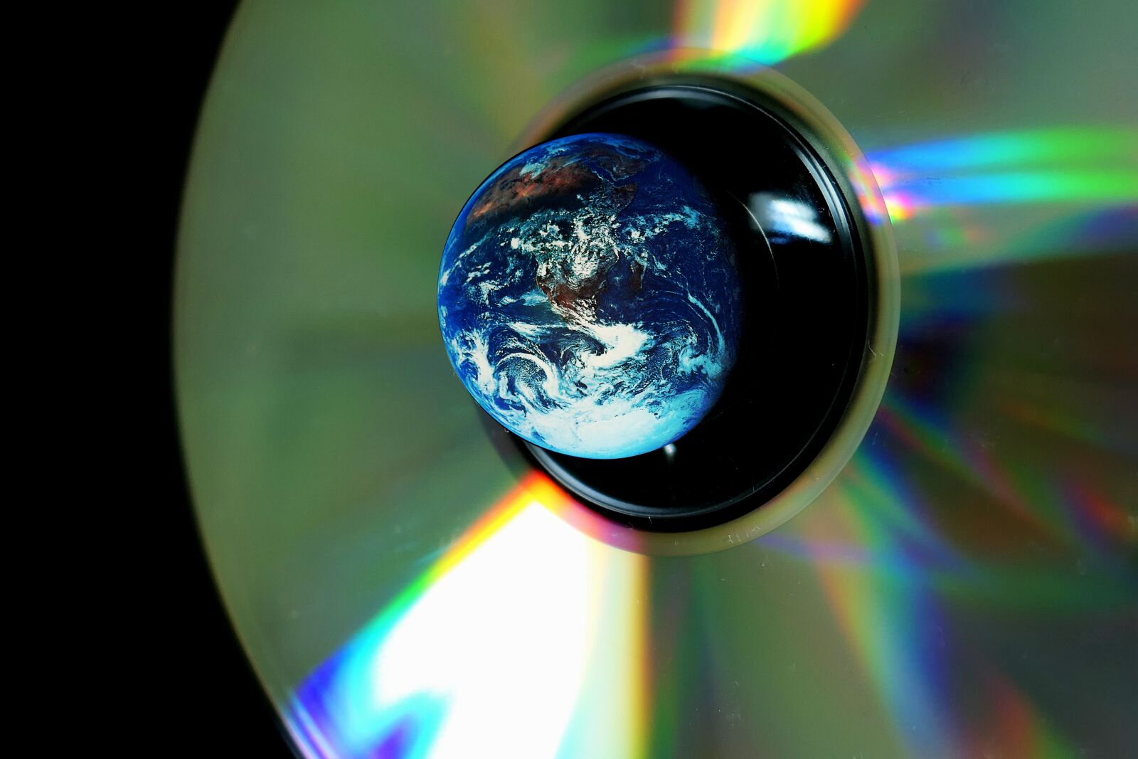 Panasonic Lumix DMC-LX10 (Lumix DMC-LX15) sample photo. Ball, earth, glass photography