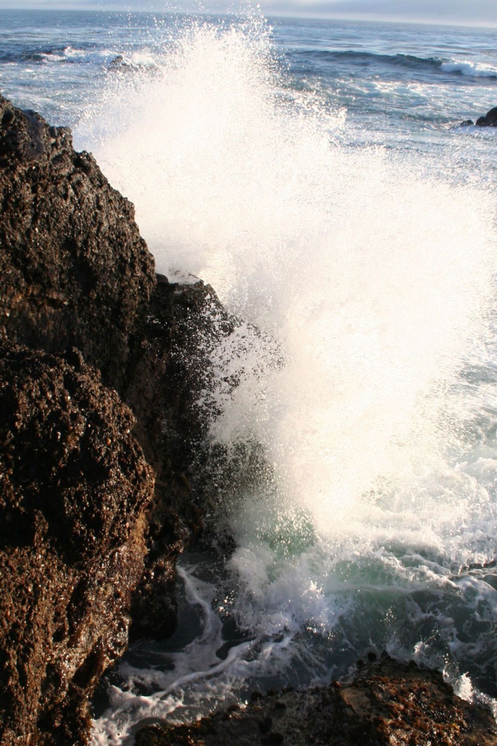 Canon EOS 350D (EOS Digital Rebel XT / EOS Kiss Digital N) sample photo. Waves, crashing, splash photography