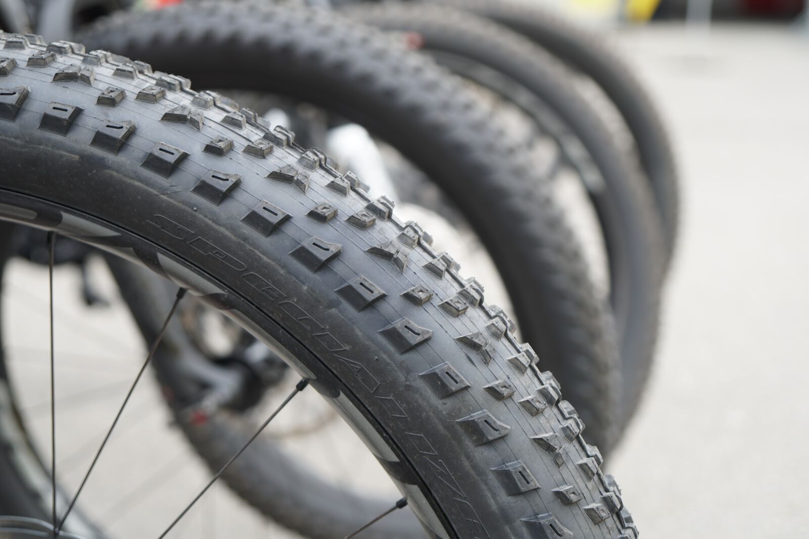 Sony a6500 + Sony Vario-Tessar T* E 16-70mm F4 ZA OSS sample photo. Pneu, wheel, bike photography