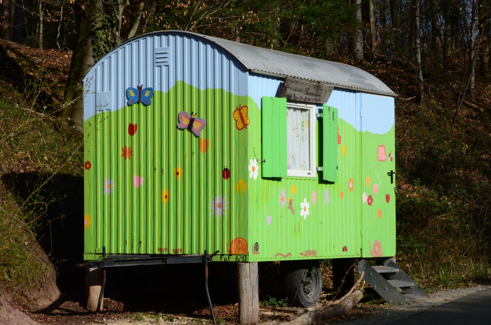 Nikon D7000 sample photo. Bauwagen, forest kindergarten, painted photography