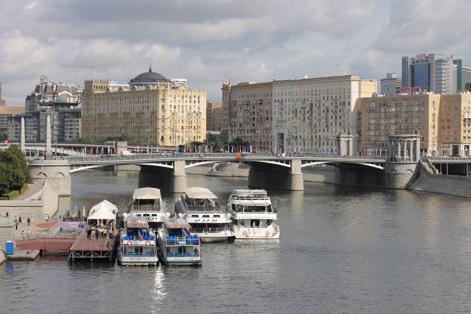 Canon EOS 1100D (EOS Rebel T3 / EOS Kiss X50) sample photo. Moscow, autumn, water photography