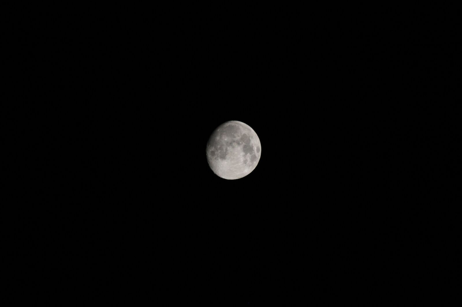 Canon EOS 1100D (EOS Rebel T3 / EOS Kiss X50) + Canon EF 70-300mm F4-5.6 IS USM sample photo. Moon, month, full moon photography