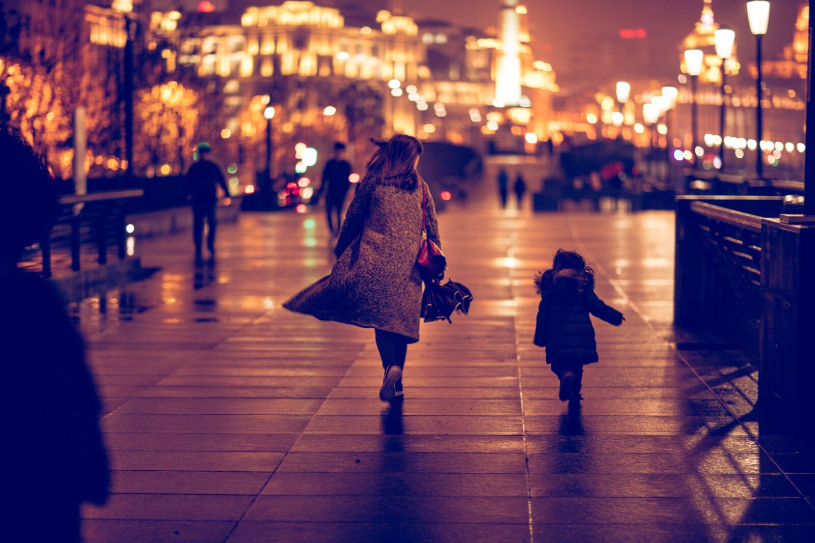 Canon EOS 5DS + Canon EF 85mm F1.2L II USM sample photo. The bund, shanghai, paternity photography