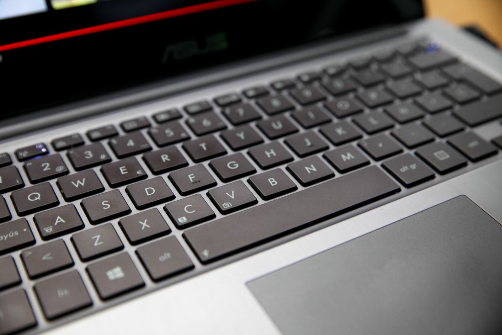 Canon EOS 5D Mark II sample photo. Computer, portable, keyboard photography