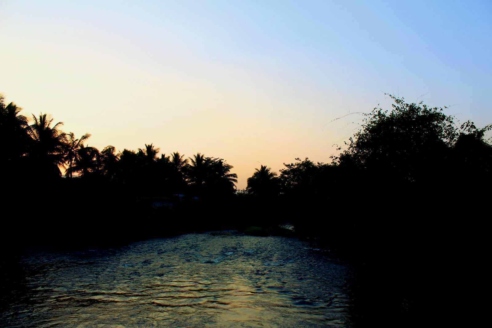 Canon EOS 1200D (EOS Rebel T5 / EOS Kiss X70 / EOS Hi) sample photo. River, sunset photography