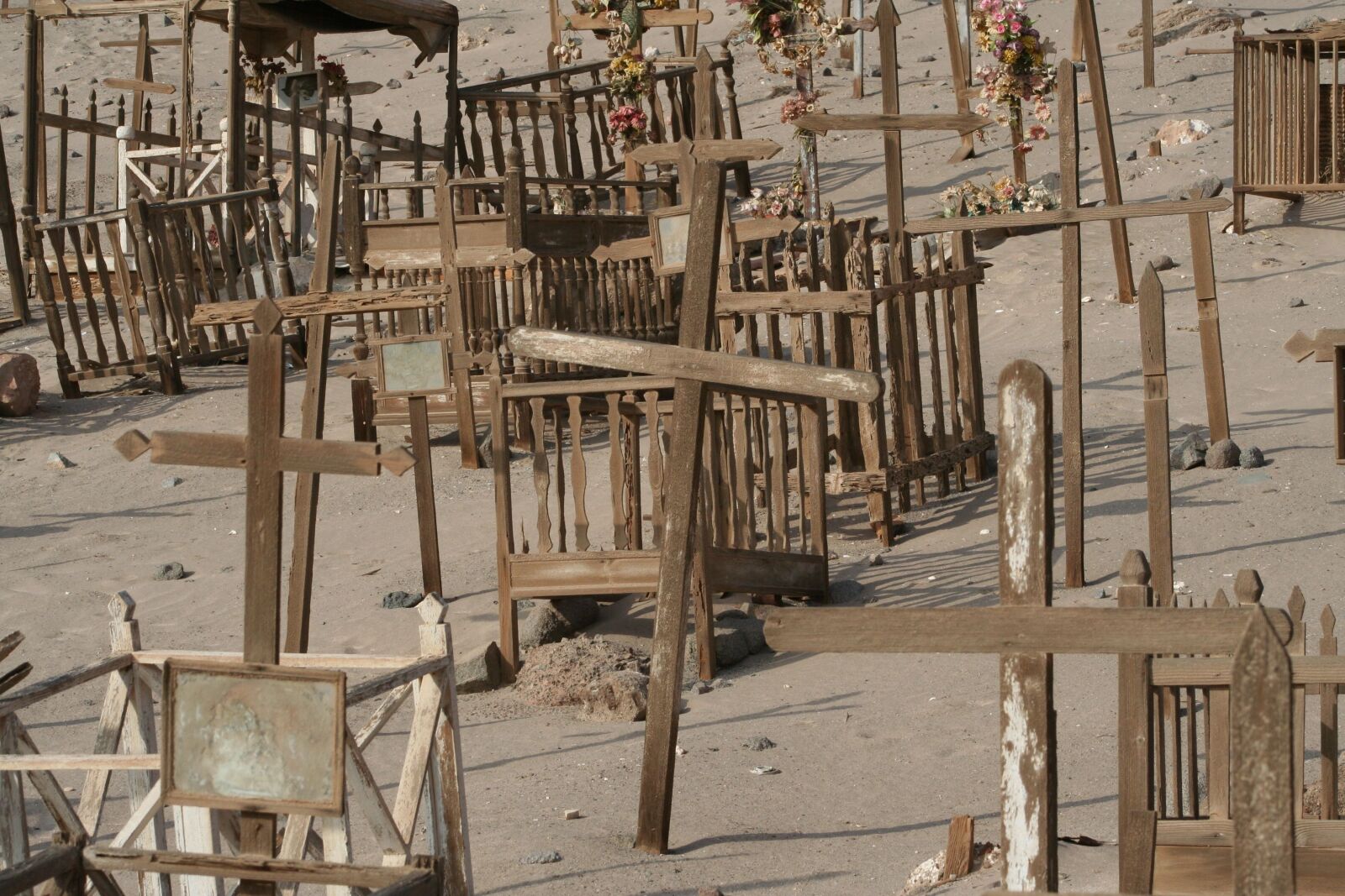 Canon EOS 350D (EOS Digital Rebel XT / EOS Kiss Digital N) sample photo. Pisagua, cemetery in the photography