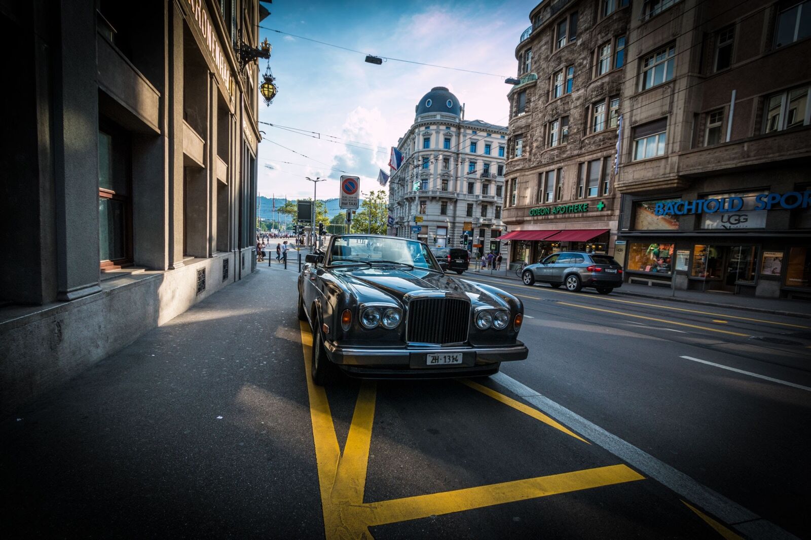 Canon EOS 70D sample photo. Parking, rolls royce, zurich photography