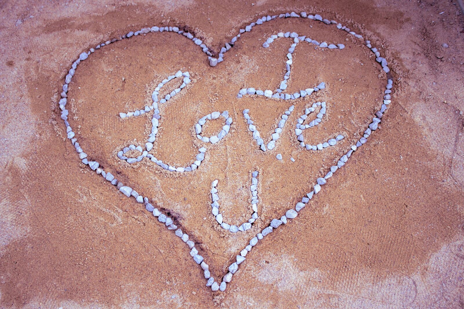Canon EOS 700D (EOS Rebel T5i / EOS Kiss X7i) sample photo. Heart, heart shape, sand photography