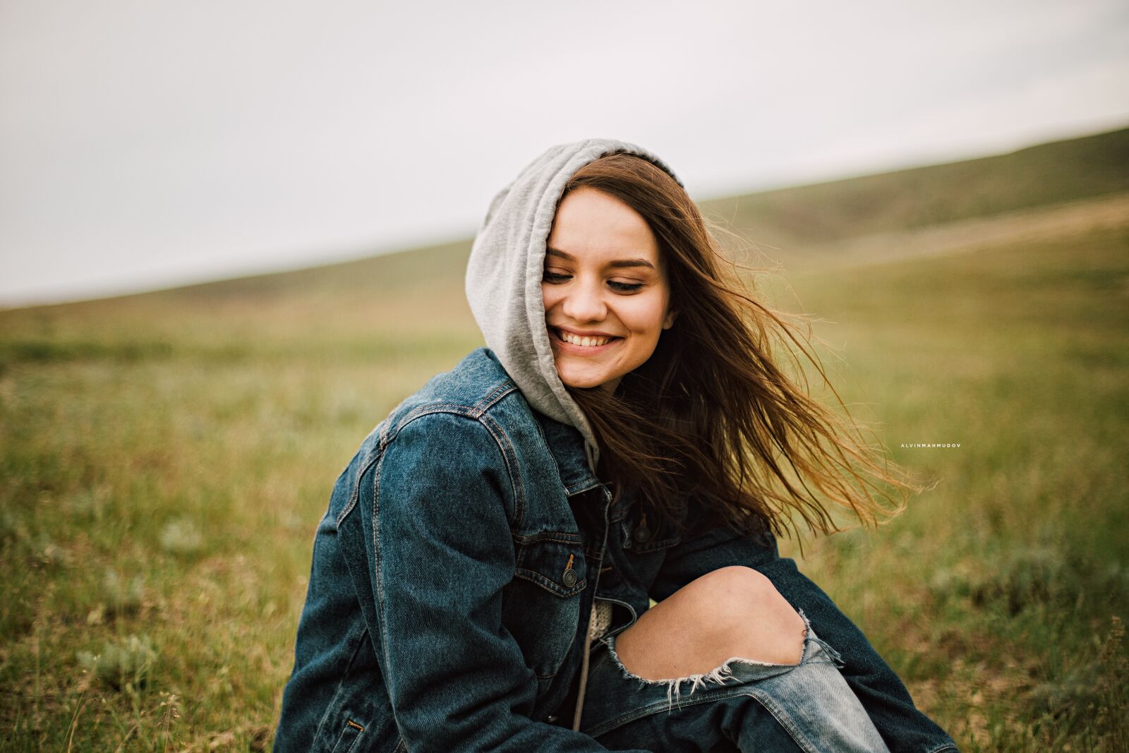 Canon EOS 6D + Canon EF 50mm F1.4 USM sample photo. Denim, grass, happy photography