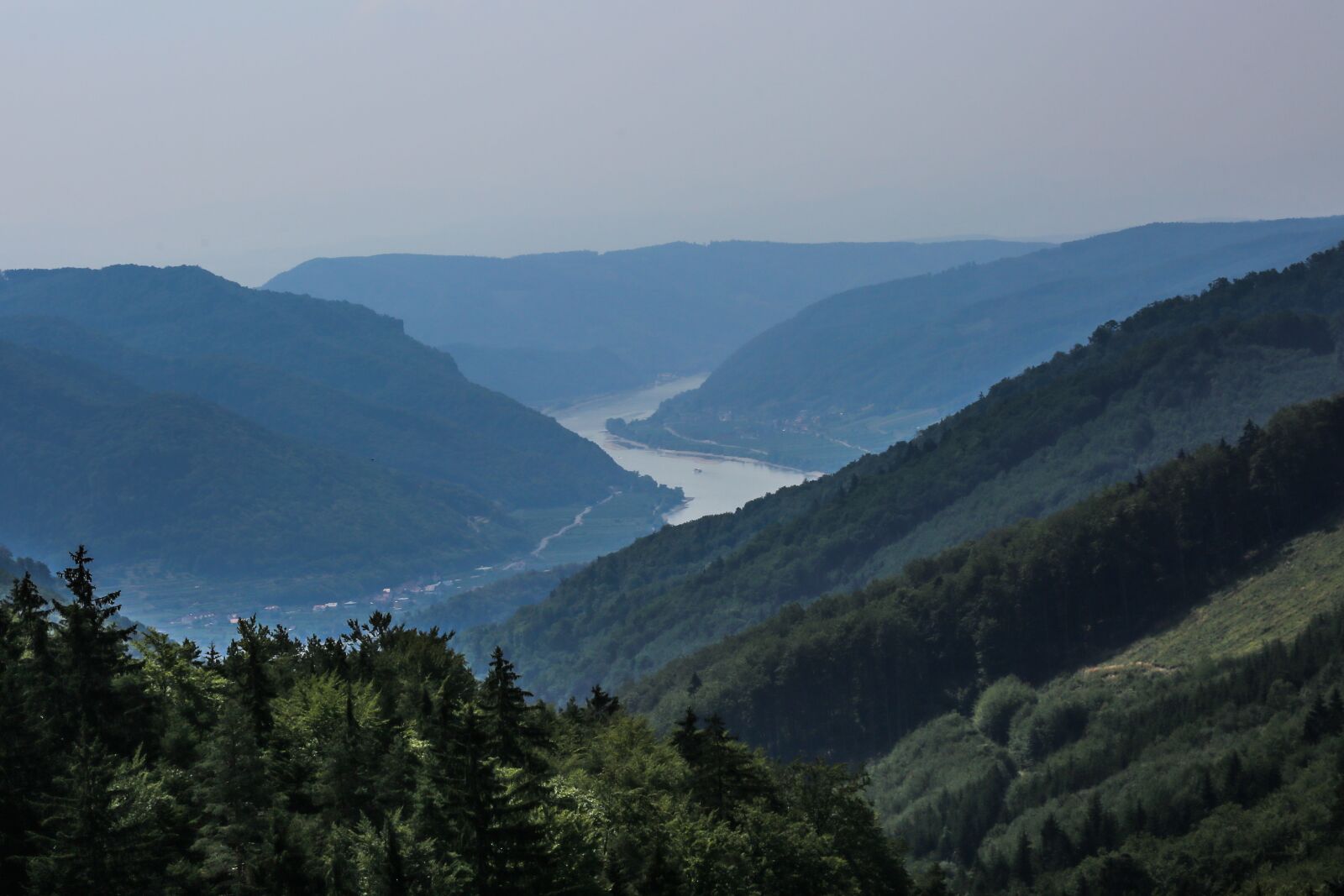 Canon EF 100-400mm F4.5-5.6L IS USM sample photo. Landscape, valley, river photography