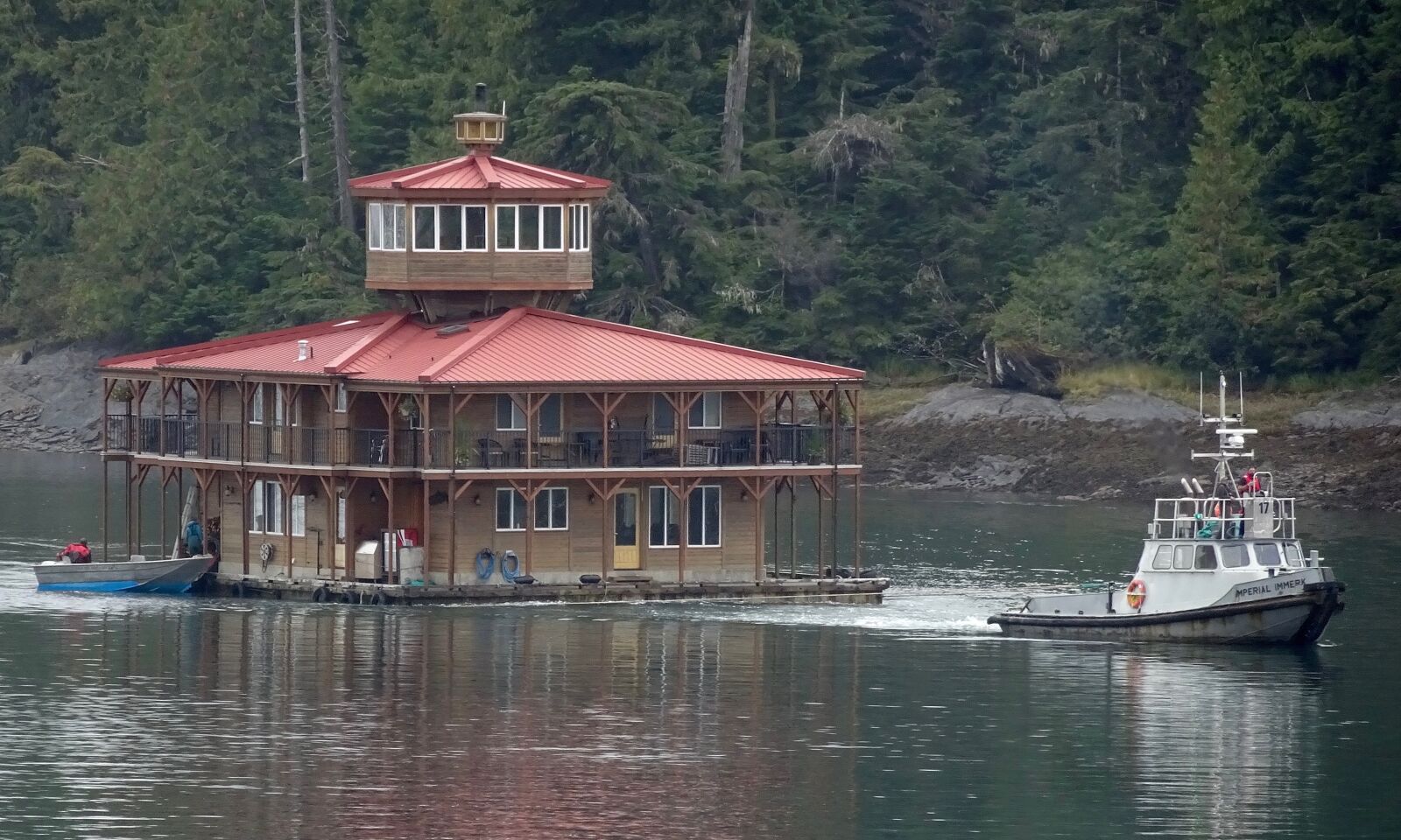 Sony Cyber-shot DSC-HX90V sample photo. Houseboat, floating, water photography