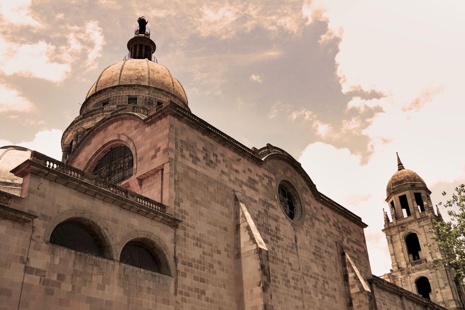 Canon EOS 200D (EOS Rebel SL2 / EOS Kiss X9) sample photo. Church, architecture, toluca photography