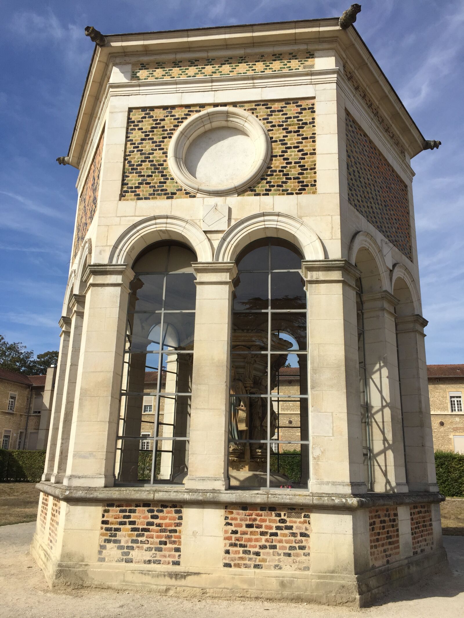 iPhone 6 back camera 4.15mm f/2.2 sample photo. France, dijon, wells of photography