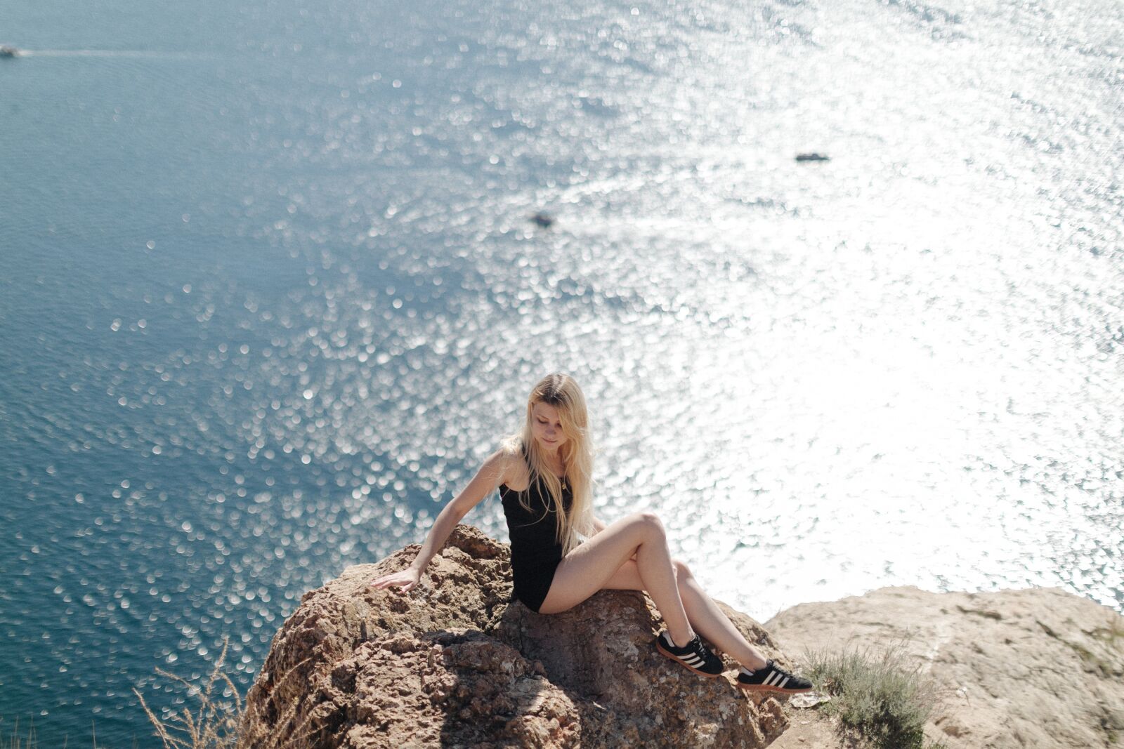 Canon EF 50mm F1.2L USM sample photo. Girl, sea, mountains photography