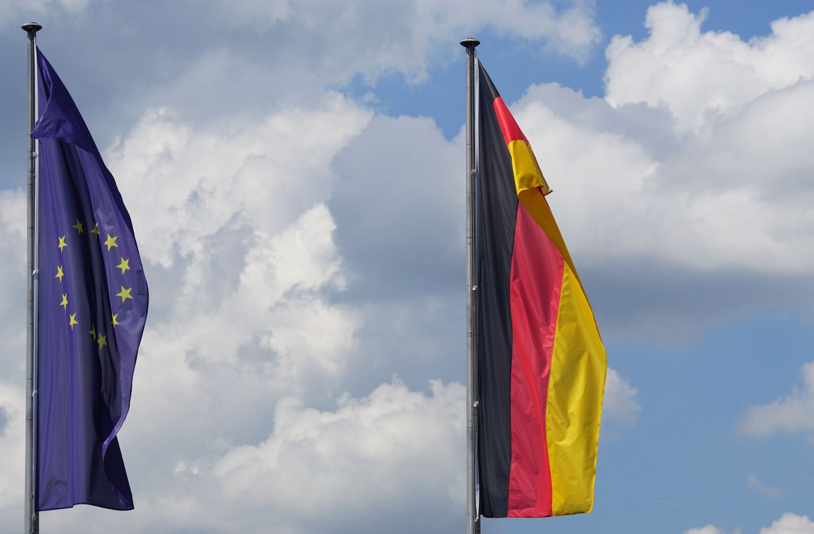 Sony ILCA-77M2 + Sony 70-400mm F4-5.6 G SSM sample photo. Flag, germany, european union photography