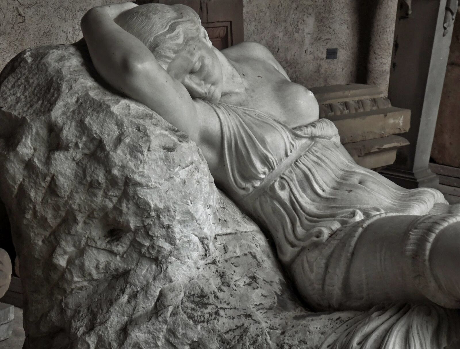 Samsung WB110/  WB111 sample photo. Statue, woman, antique photography