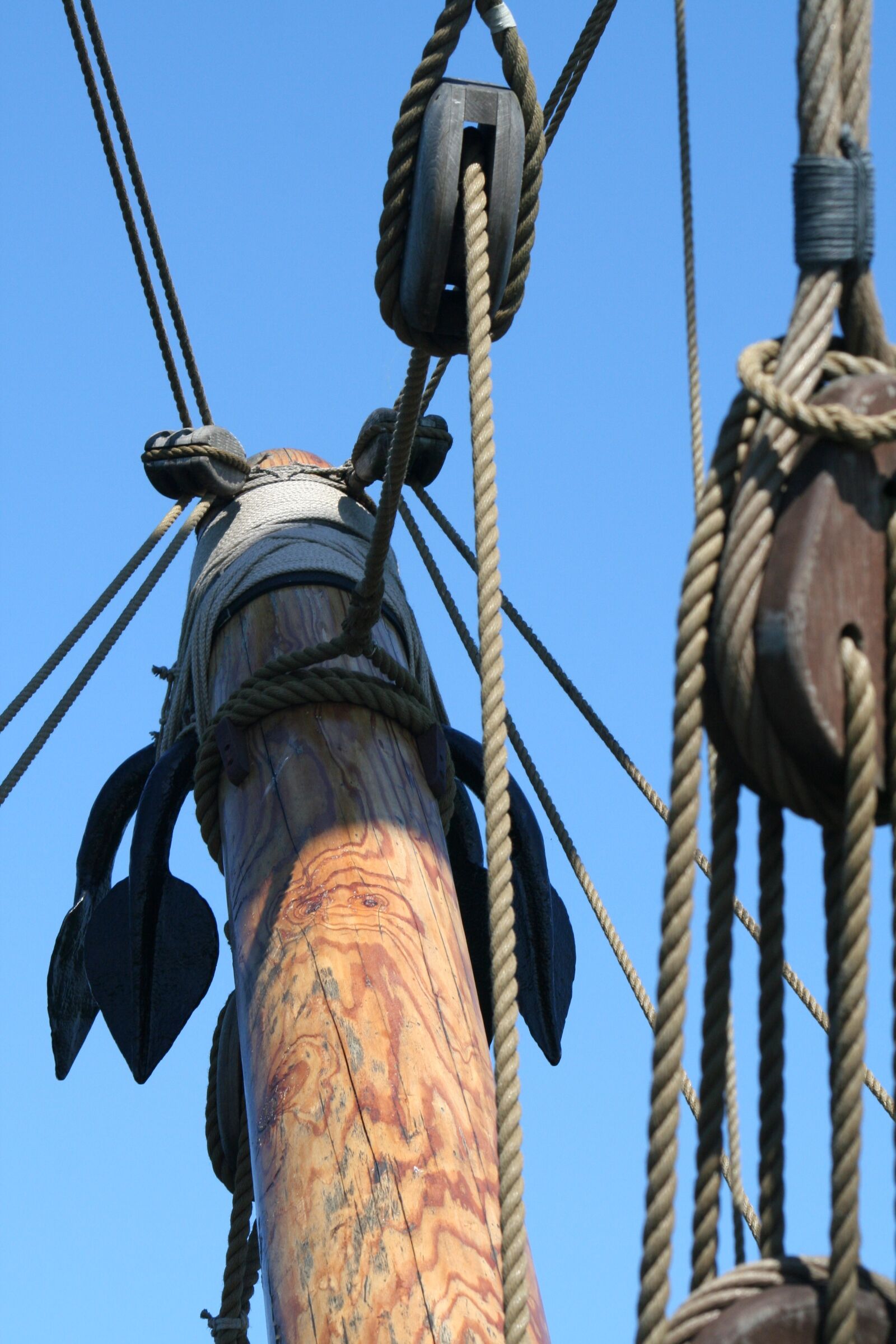 Canon EOS 350D (EOS Digital Rebel XT / EOS Kiss Digital N) sample photo. Maritime, rigging, mast photography