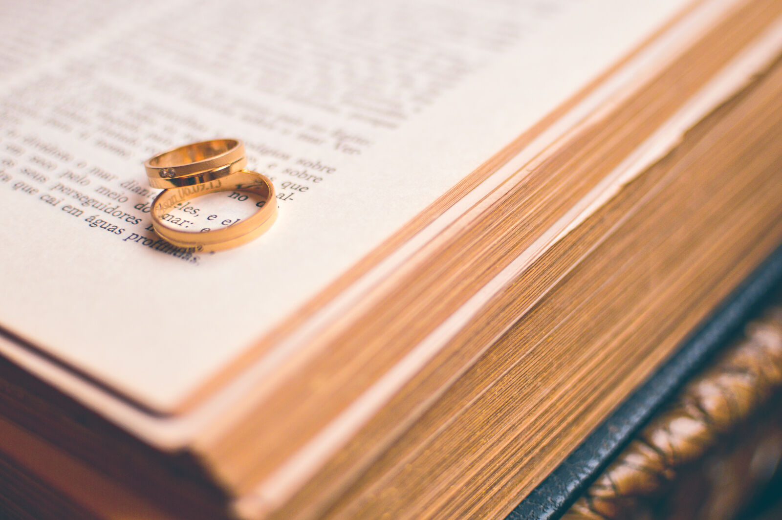 Nikon D3200 + Nikon AF-S DX Nikkor 35mm F1.8G sample photo. Rings, marriage, bible, love photography