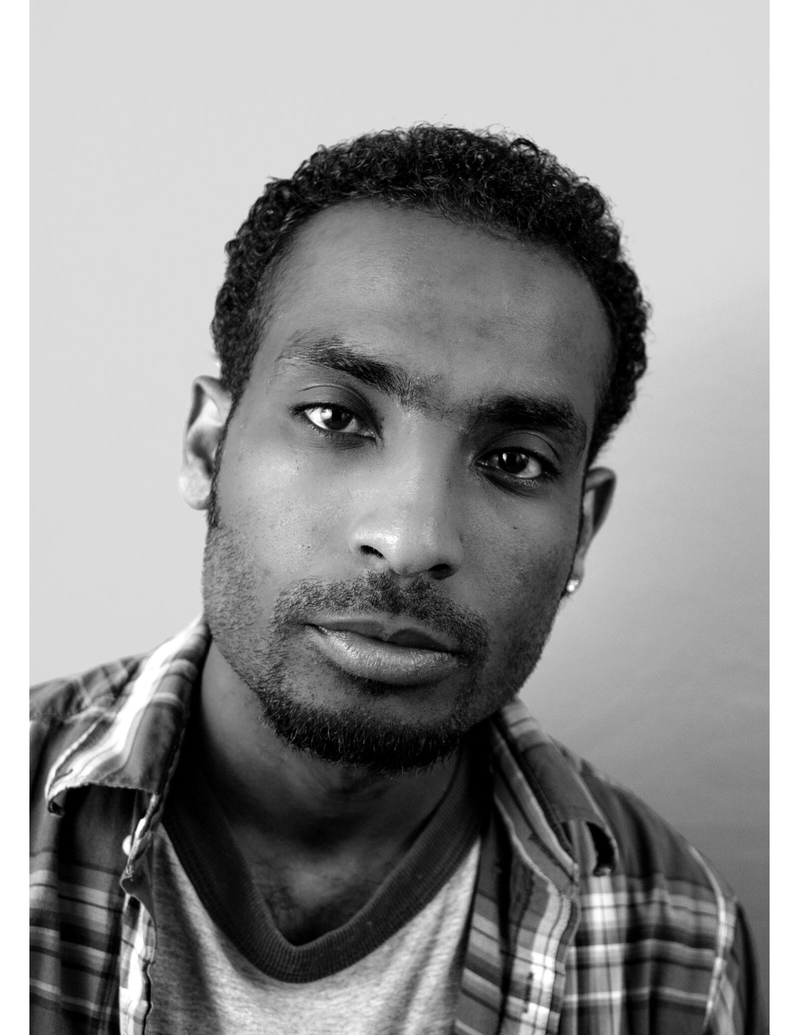 Canon EF-S 18-135mm F3.5-5.6 IS sample photo. Head shots, male, model photography