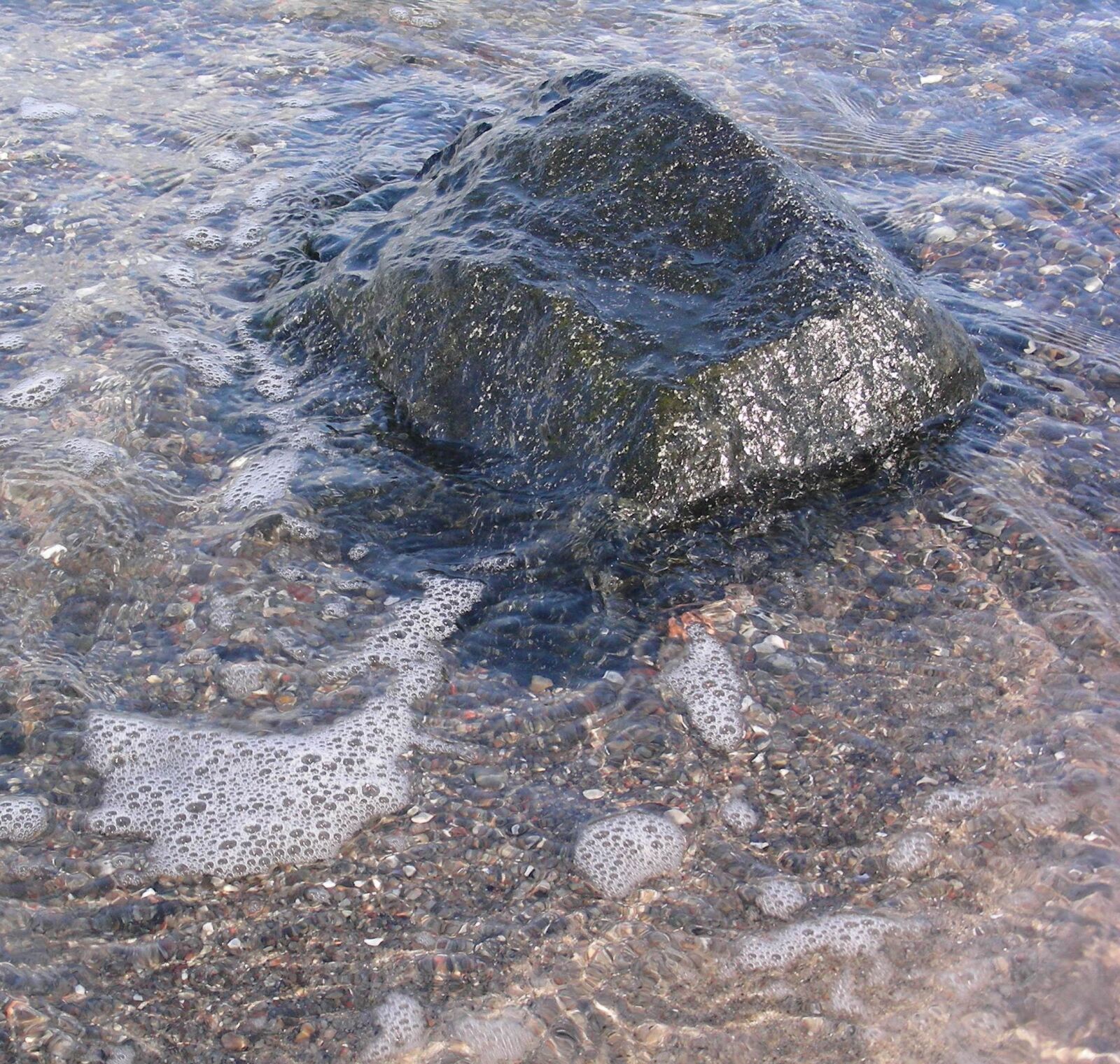 Nikon COOLPIX S4 sample photo. Stone, water, baltic sea photography