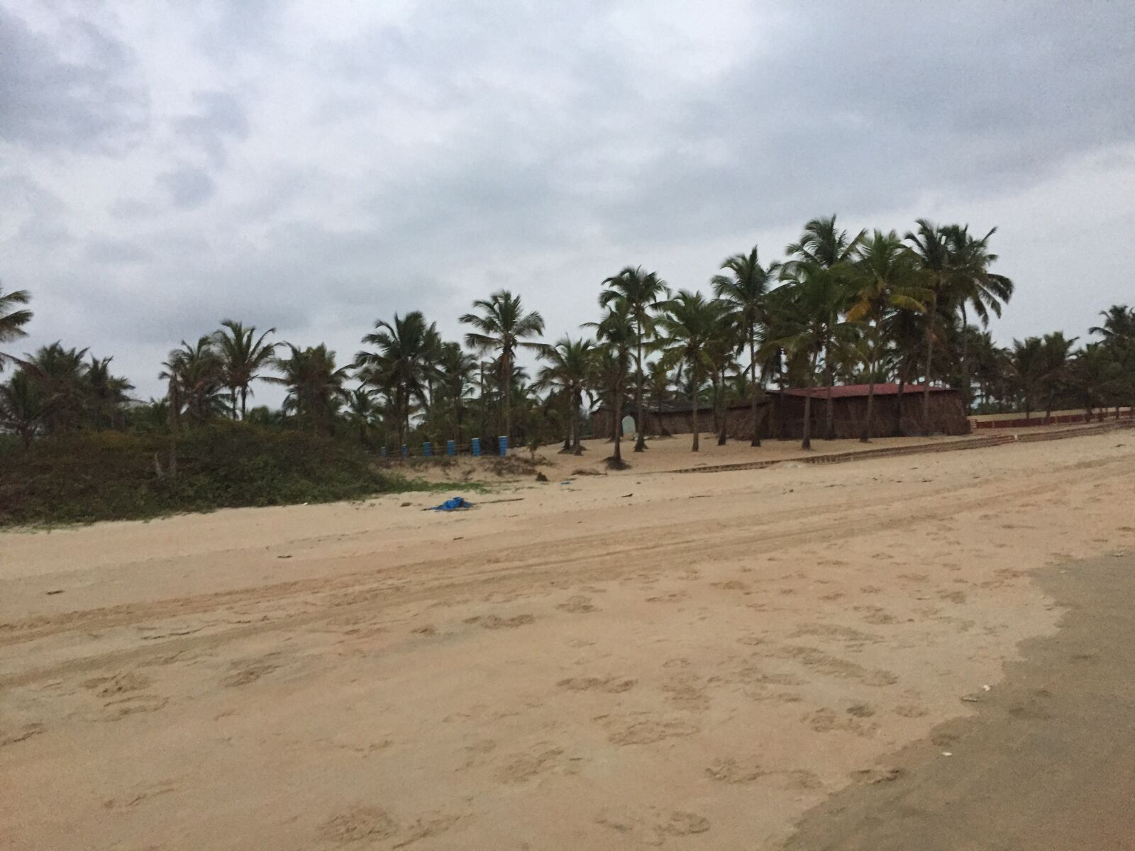 iPhone 6 back camera 4.15mm f/2.2 sample photo. Beach, shacks photography