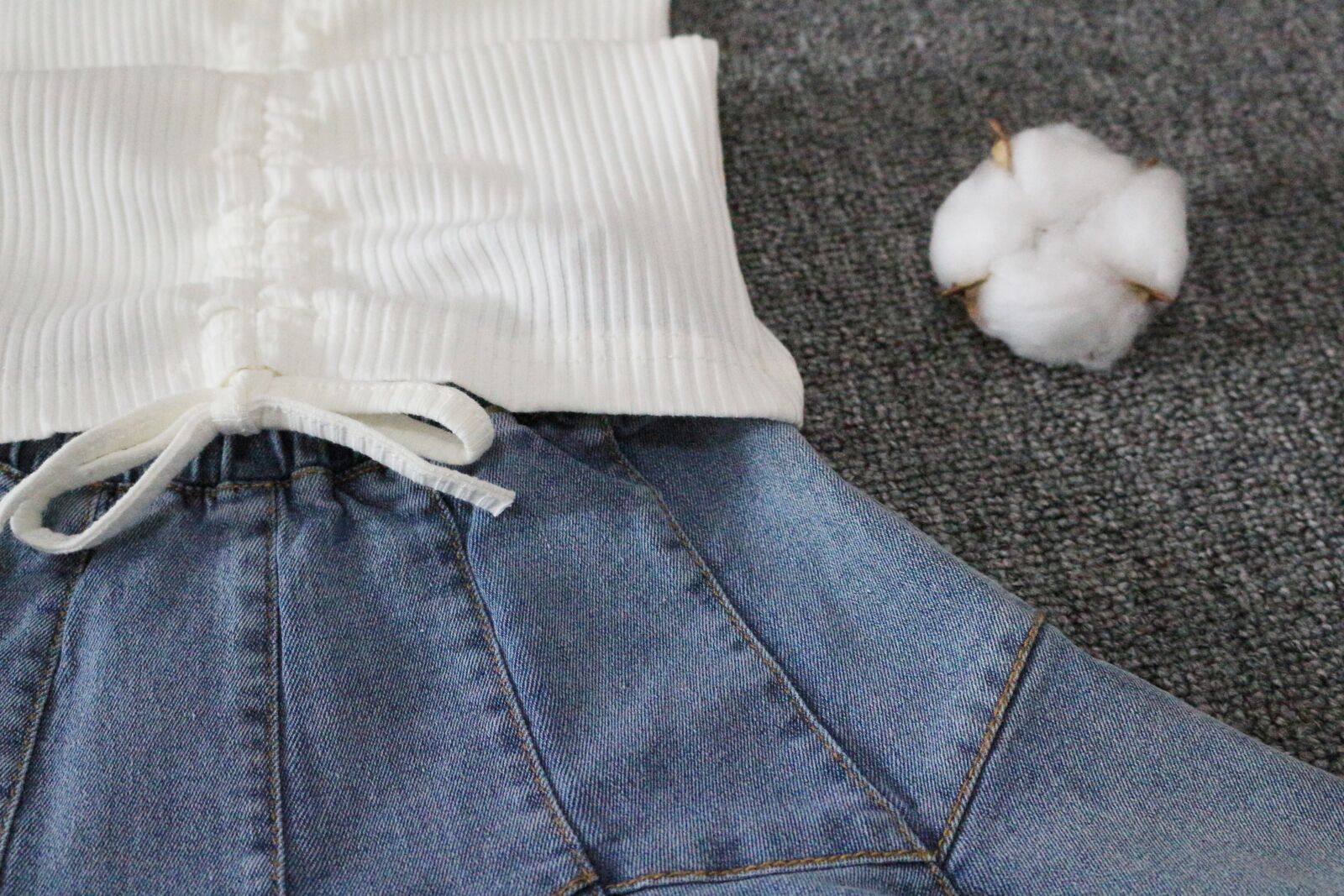 Canon EOS 700D (EOS Rebel T5i / EOS Kiss X7i) sample photo. Clothing, decoration, skirt photography