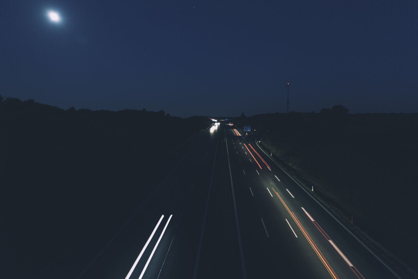 Canon EF 24-70mm F2.8L II USM sample photo. Highway, light, trace photography