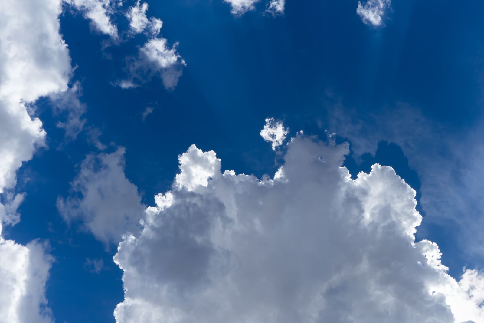 Sony a7 II + Sony FE 28-70mm F3.5-5.6 OSS sample photo. Clouds, sky, day photography