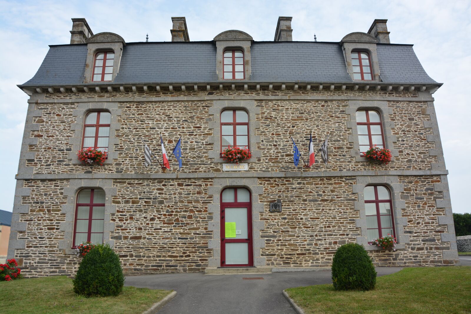 Nikon D5200 sample photo. Town hall, the boussac photography