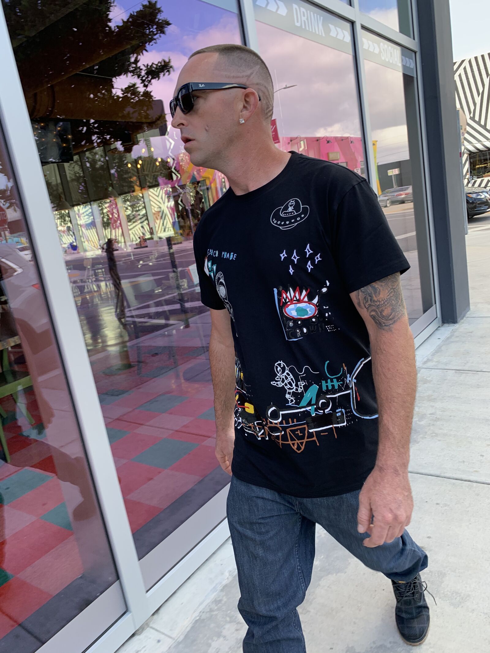 iPhone XR back camera 4.25mm f/1.8 sample photo. Downtown, hiphop, rapper photography
