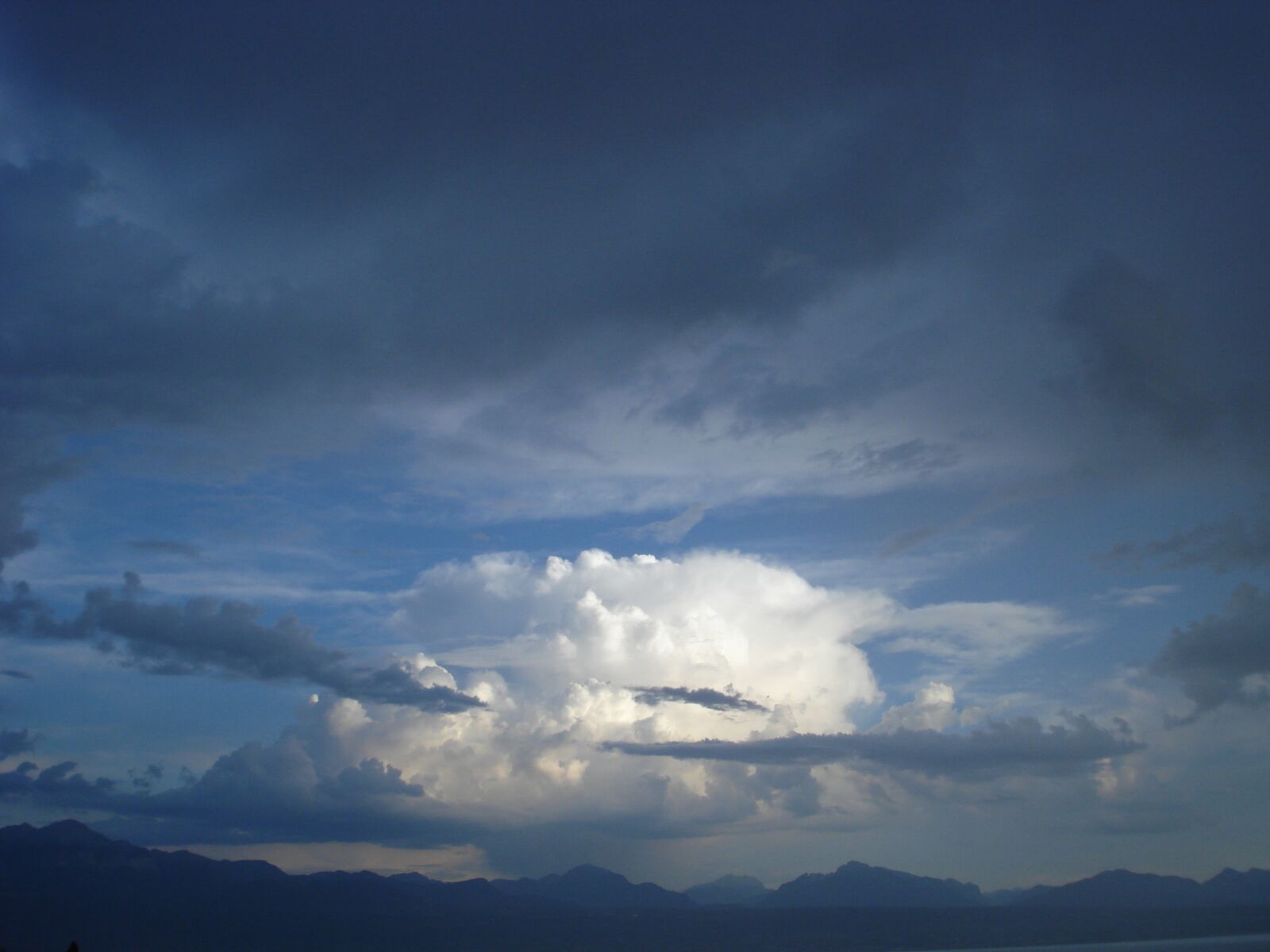 Sony DSC-W55 sample photo. Clouds, light, sky photography
