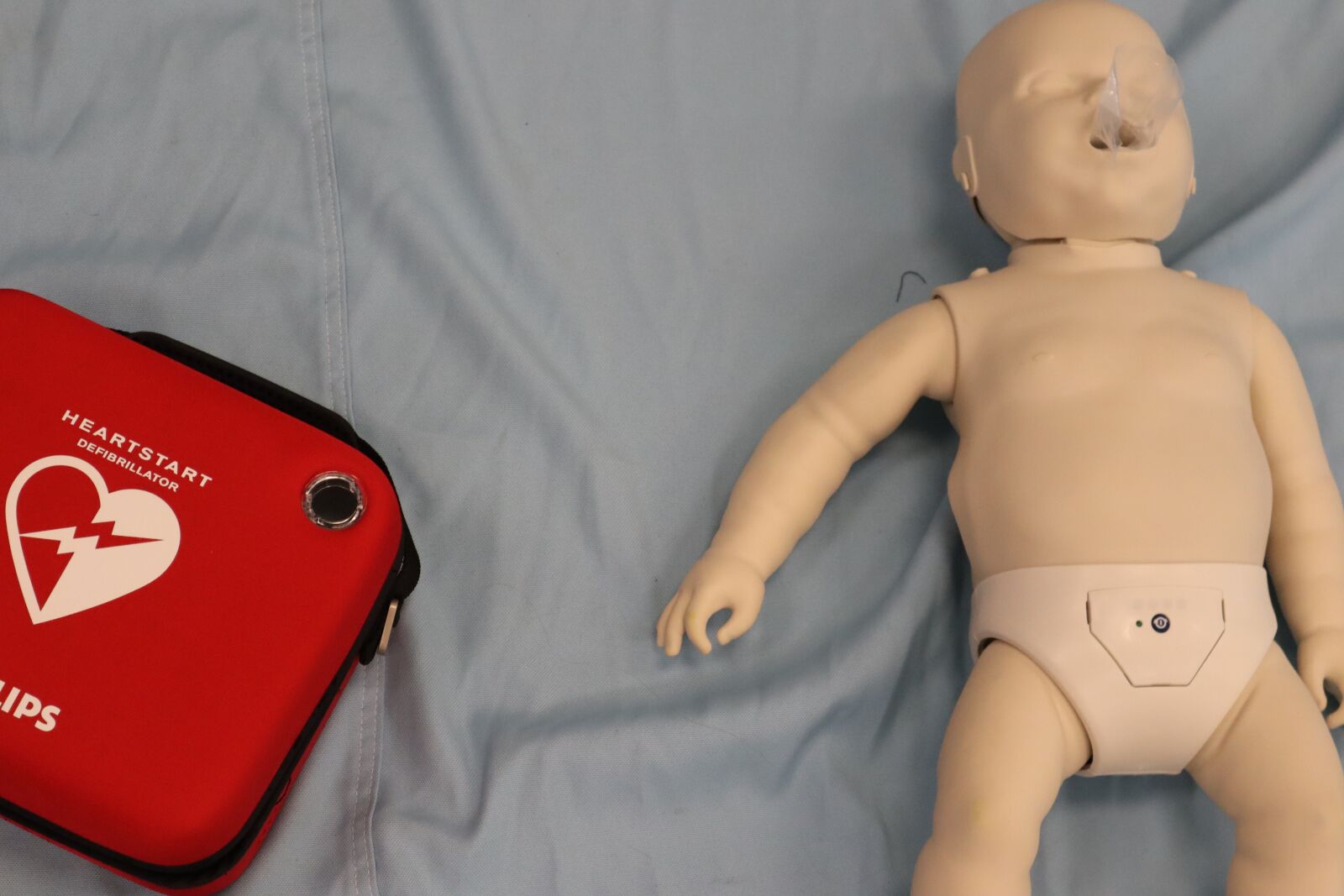 Canon EOS M50 (EOS Kiss M) sample photo. Healthcare, cpr, baby photography