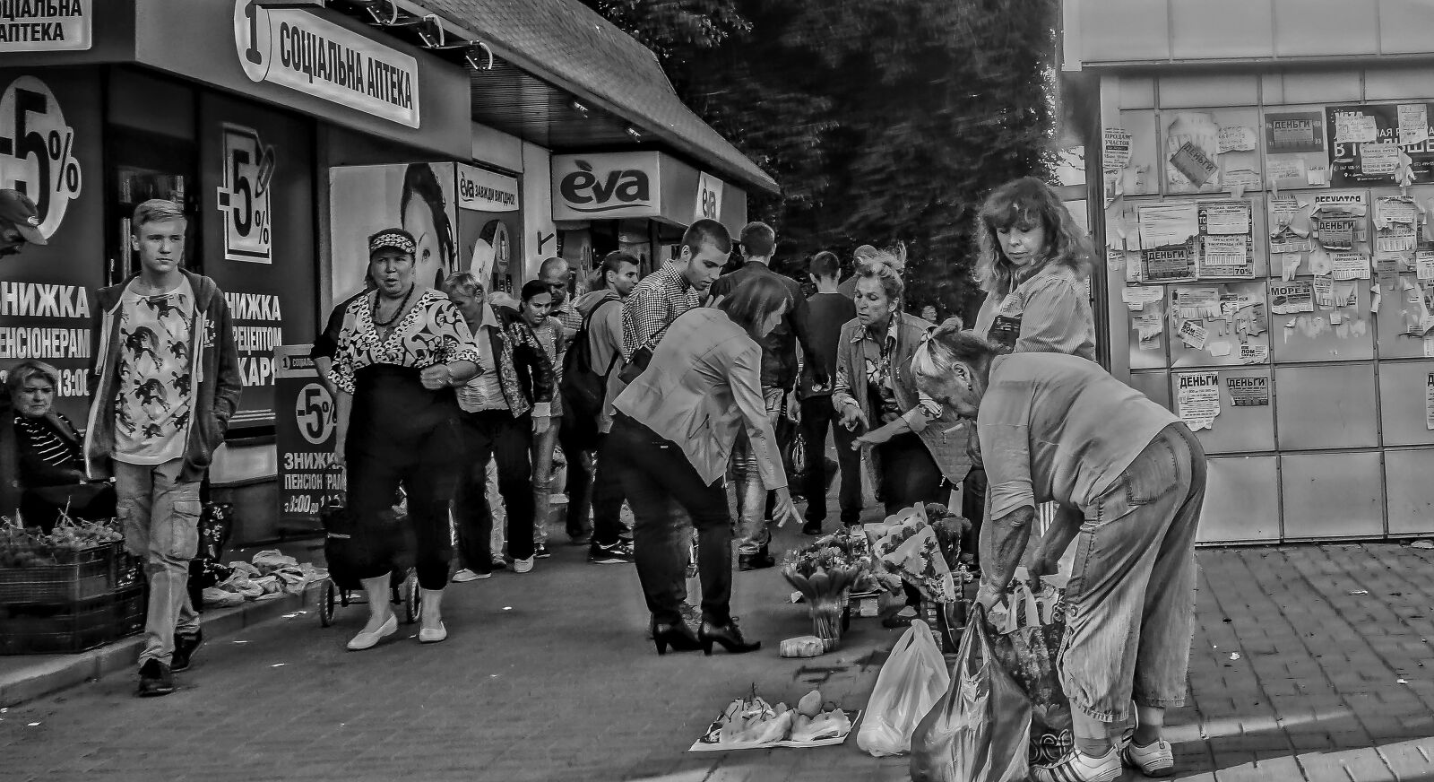 Sony Cyber-shot DSC-RX100 sample photo. Bazaar, people, sellers photography