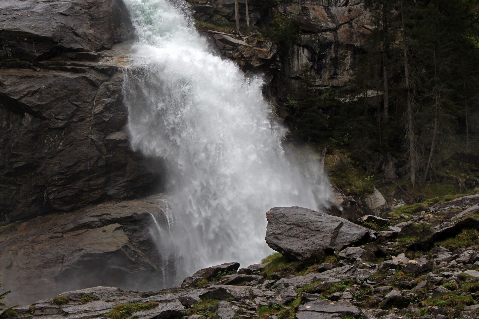 Canon EOS 700D (EOS Rebel T5i / EOS Kiss X7i) sample photo. Waterfall, alps, landscape photography