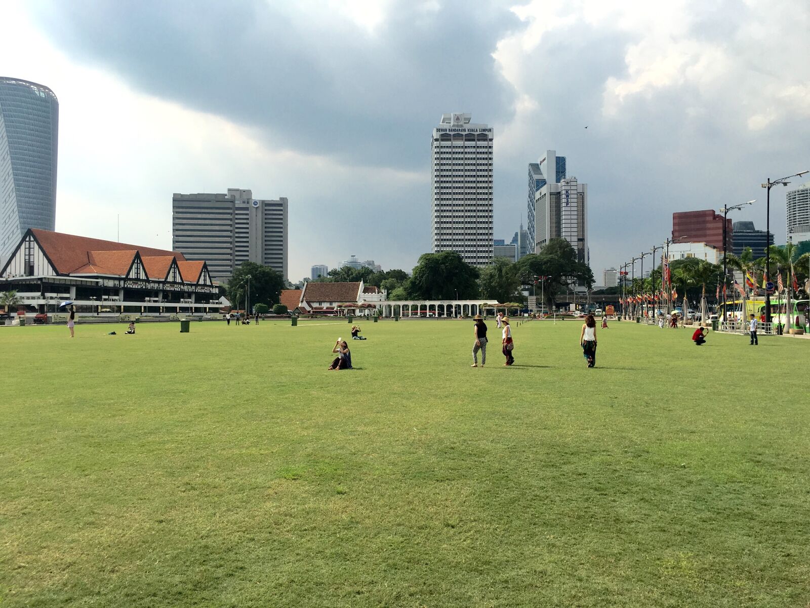 Apple iPhone 6s Plus sample photo. Malaysia, park, grassland photography