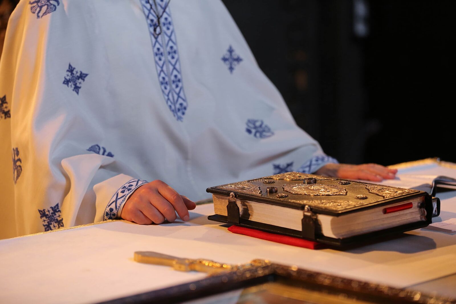 Canon EOS 5D Mark III sample photo. Book, priest, bible, religion photography