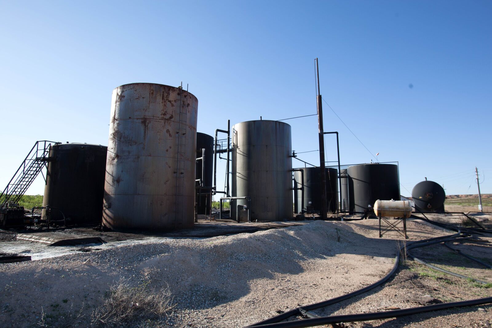Canon EOS 5D Mark II sample photo. Oil, production, processing, facilities photography