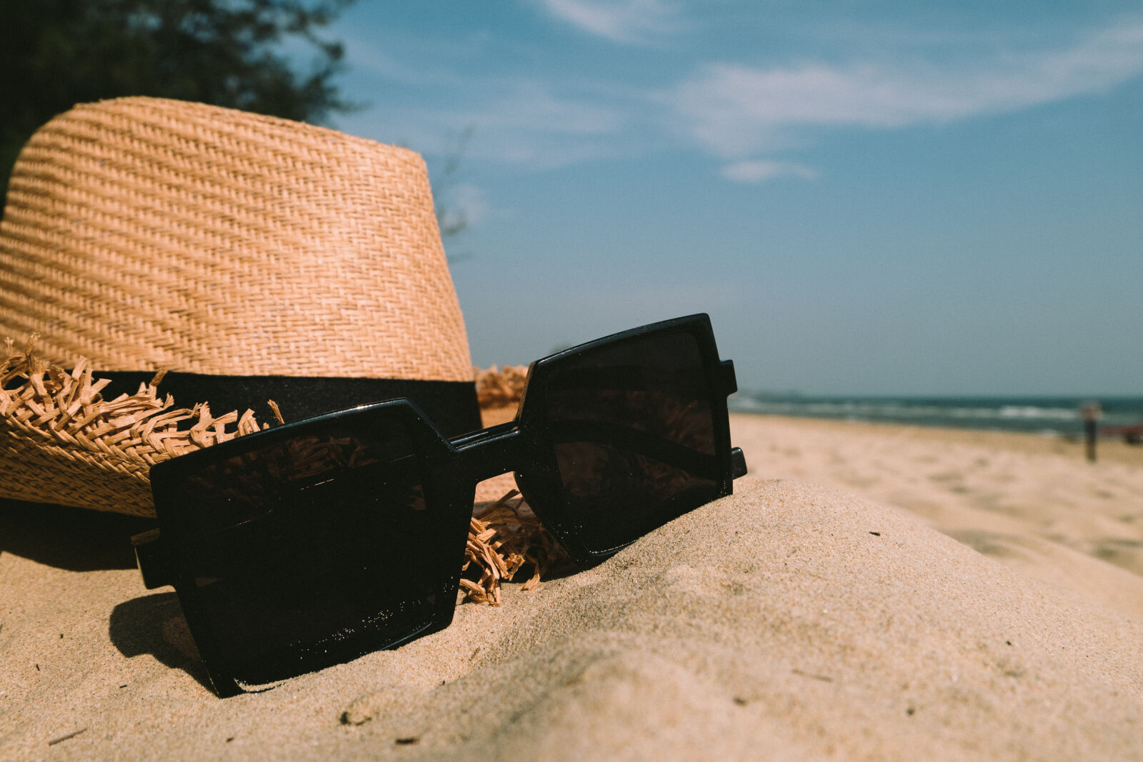 Fujifilm X-A2 + Fujifilm XC 16-50mm F3.5-5.6 OIS II sample photo. Accessory, beach, blur, close photography