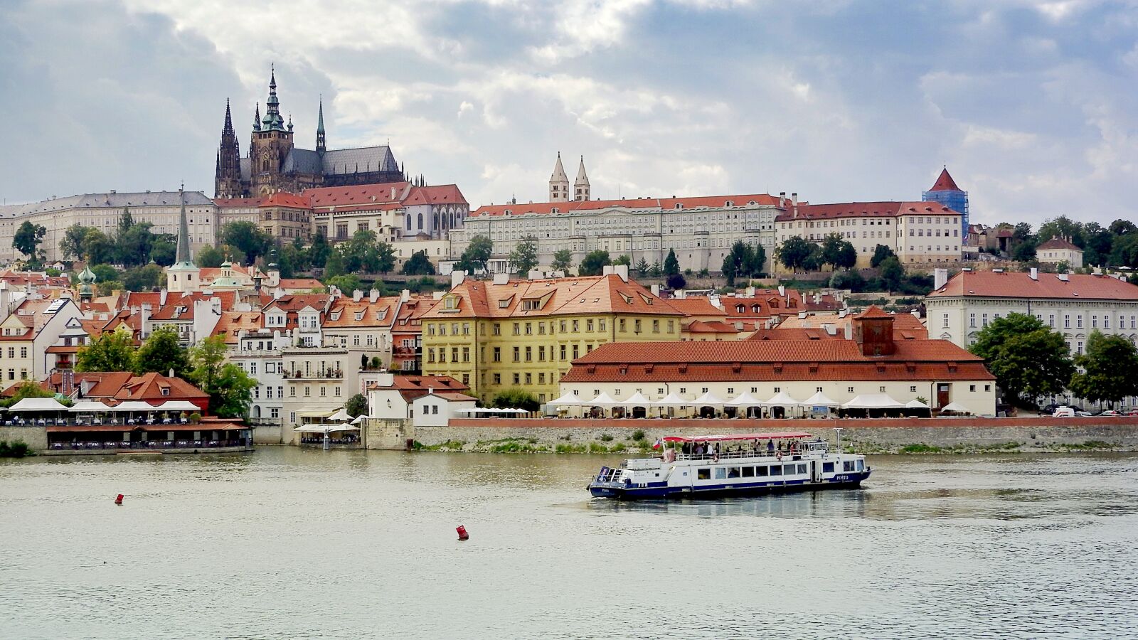 Nikon Coolpix P610 sample photo. Prague, prague castle, castle photography