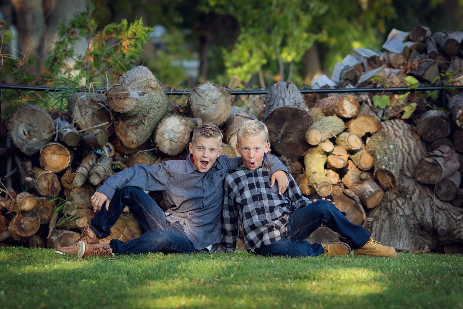 Canon EF 135mm F2L USM sample photo. Happiness, siblings, brothers photography