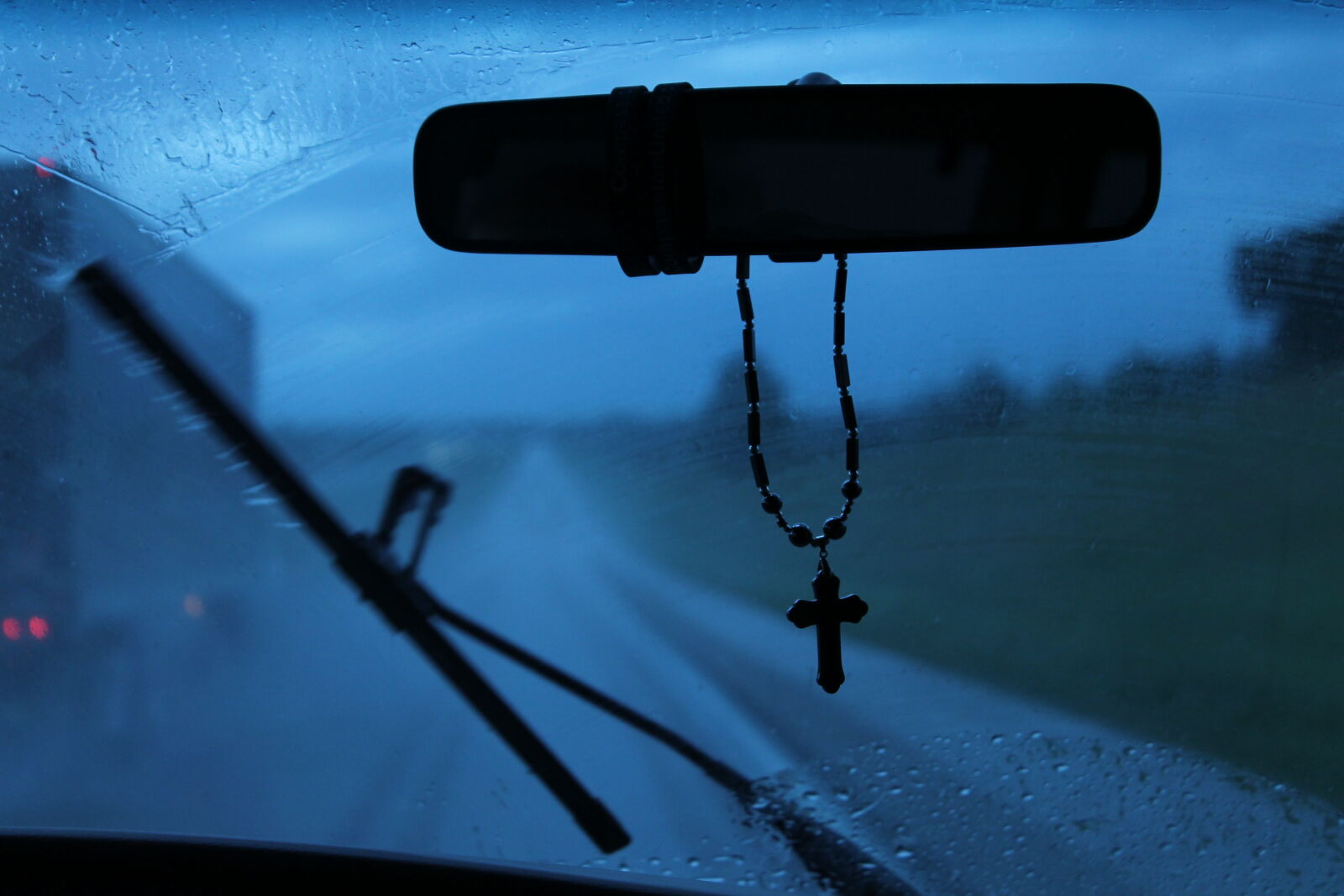 Canon EOS 1100D (EOS Rebel T3 / EOS Kiss X50) sample photo. Cross, driving, headlights, rain photography