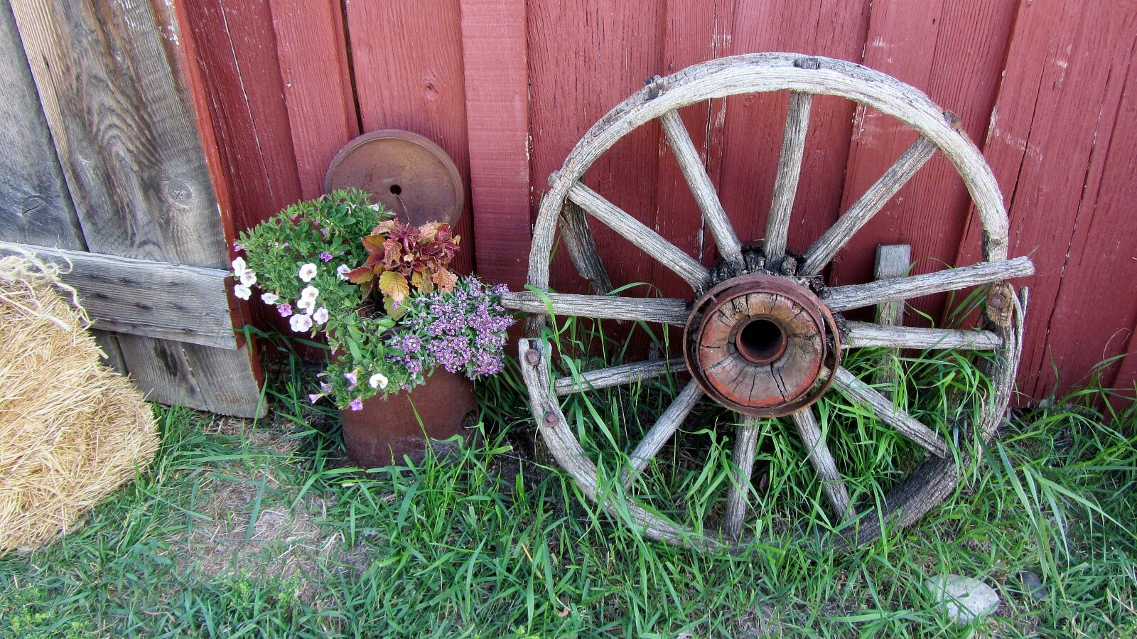 Canon PowerShot SX220 HS sample photo. Wagon wheel, farm, farmer photography