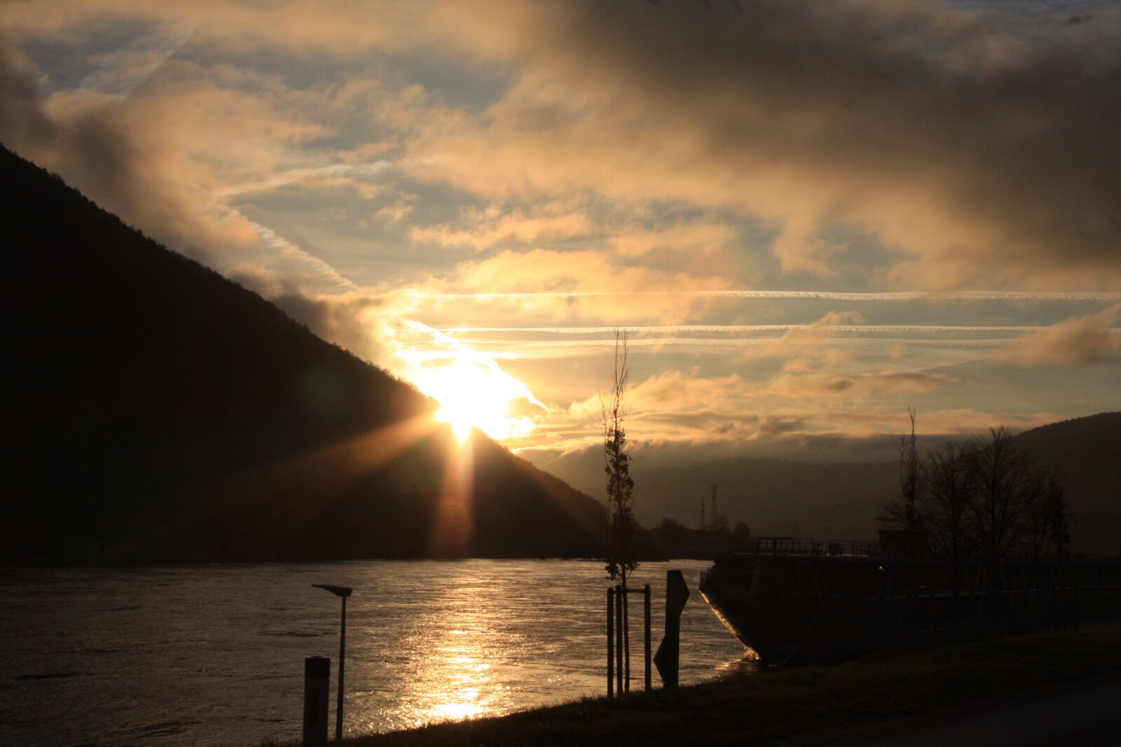 Canon EOS 40D sample photo. Morning, water, sun photography