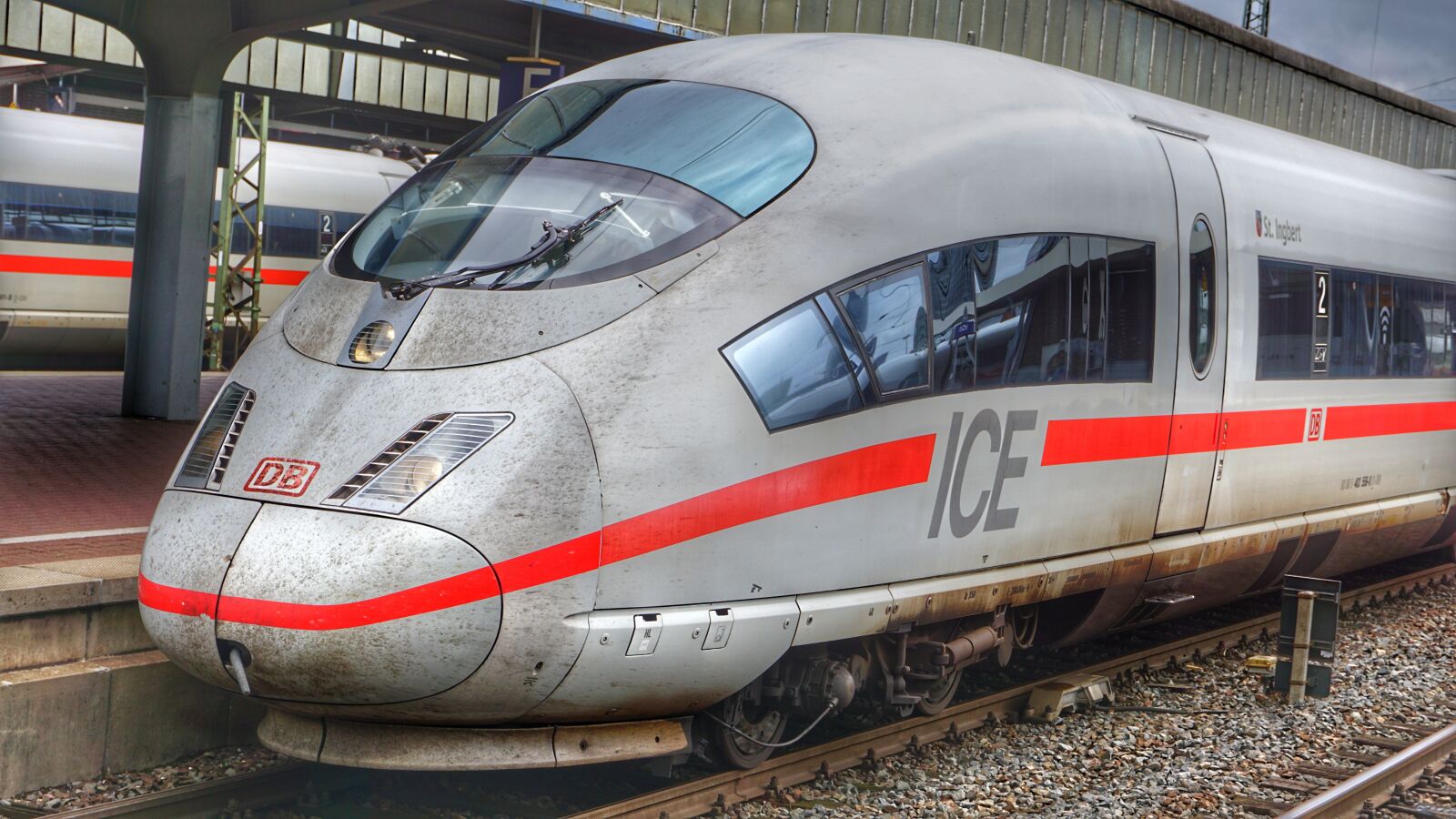 Sony a6000 sample photo. Ice, db, train photography