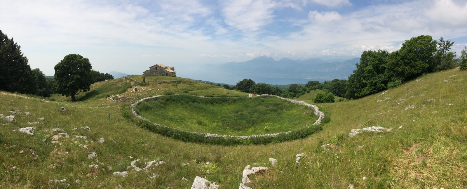 iPhone 5s back camera 4.15mm f/2.2 sample photo. Berge, gardasee, haus, landschaft photography