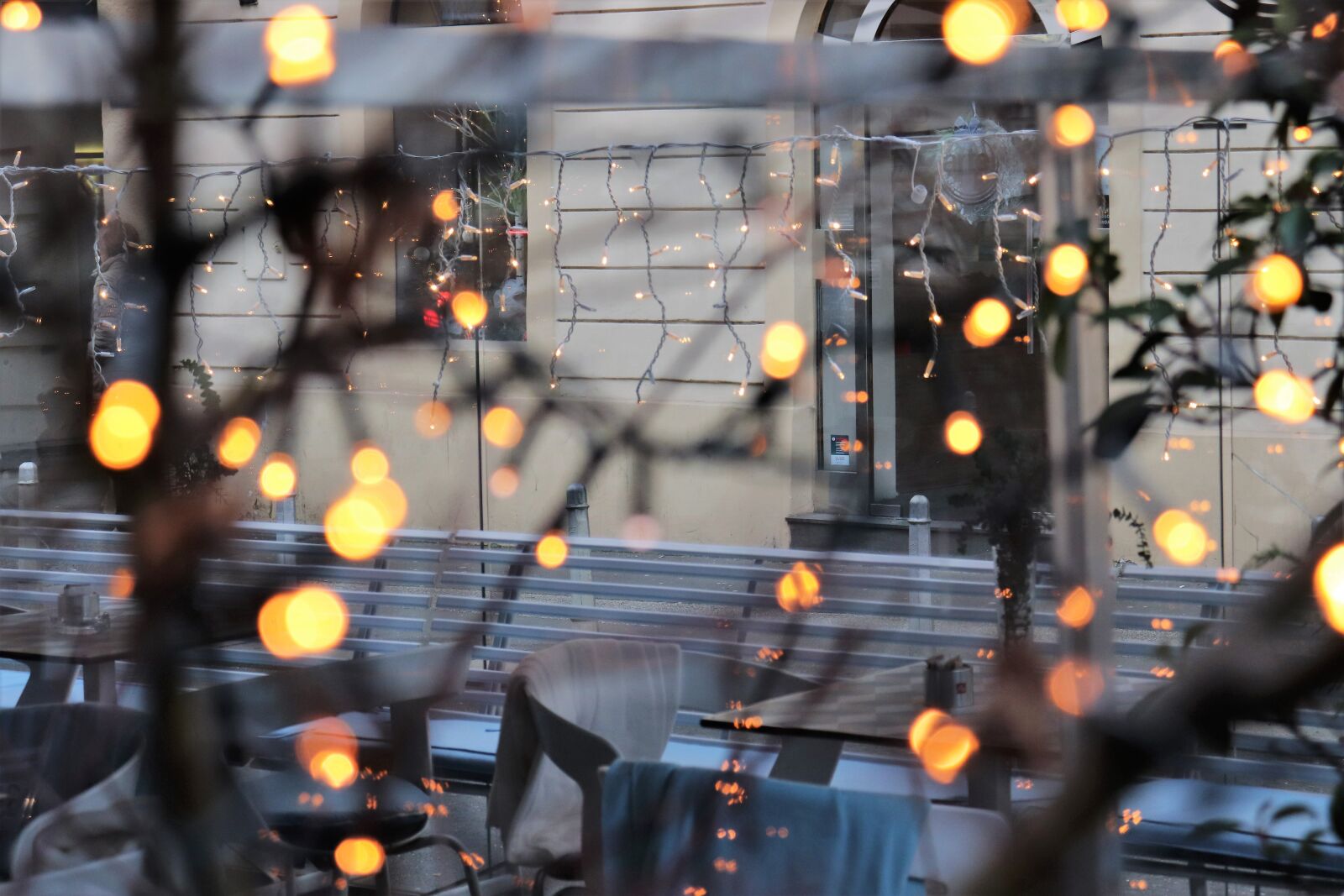 Canon EOS 200D (EOS Rebel SL2 / EOS Kiss X9) sample photo. Christmas decoration, street, advent photography