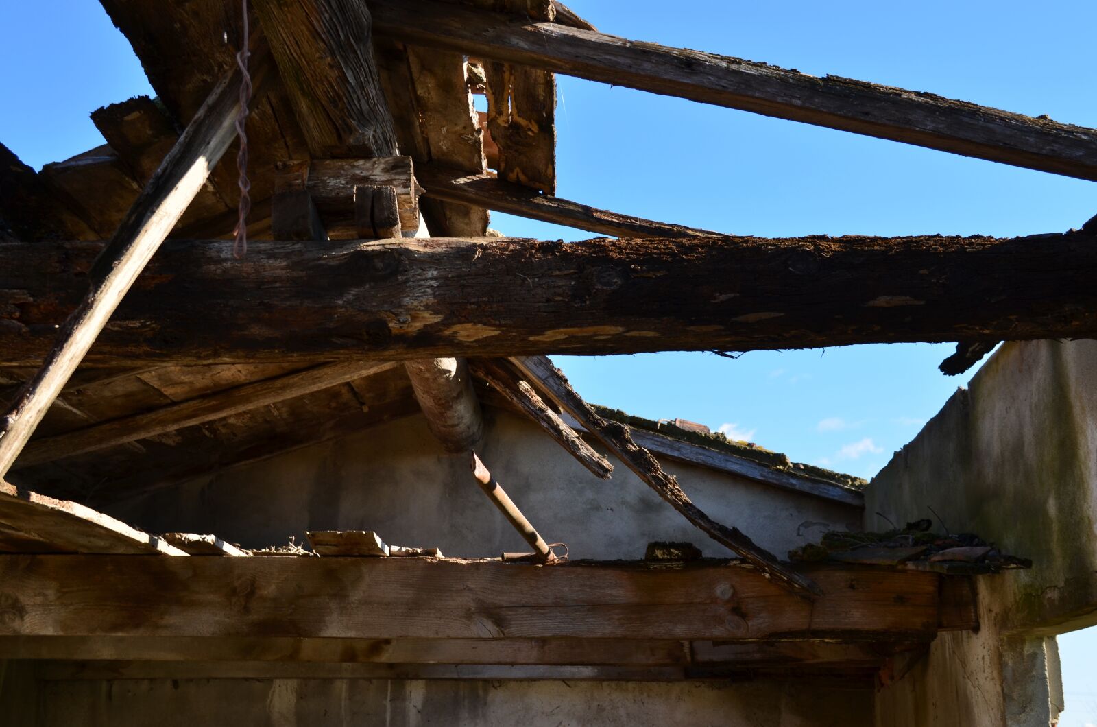 Nikon D5100 sample photo. Roofing, blue sky, old photography