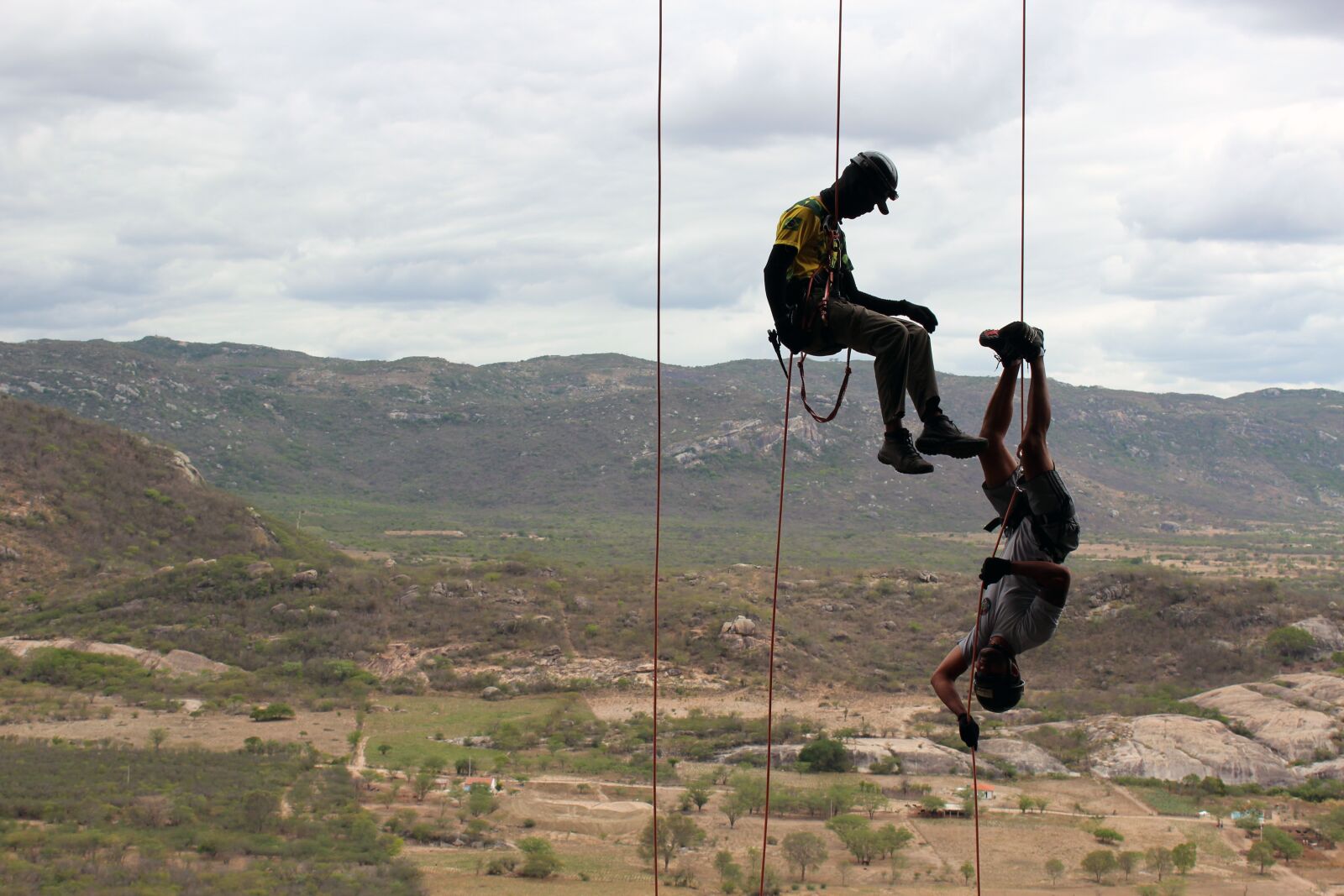 Canon EOS 600D (Rebel EOS T3i / EOS Kiss X5) sample photo. Climb, abseil, rock photography