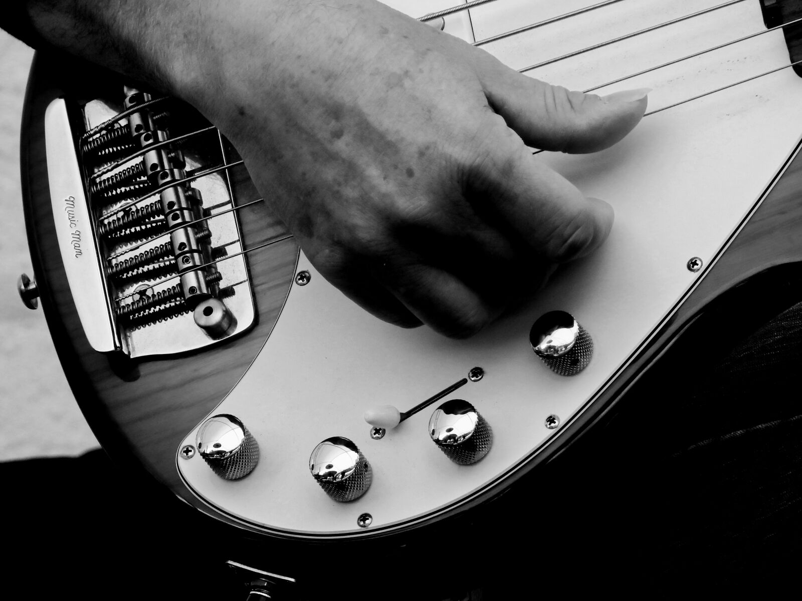 Nikon Coolpix P900 sample photo. Guitar, instrument, music photography