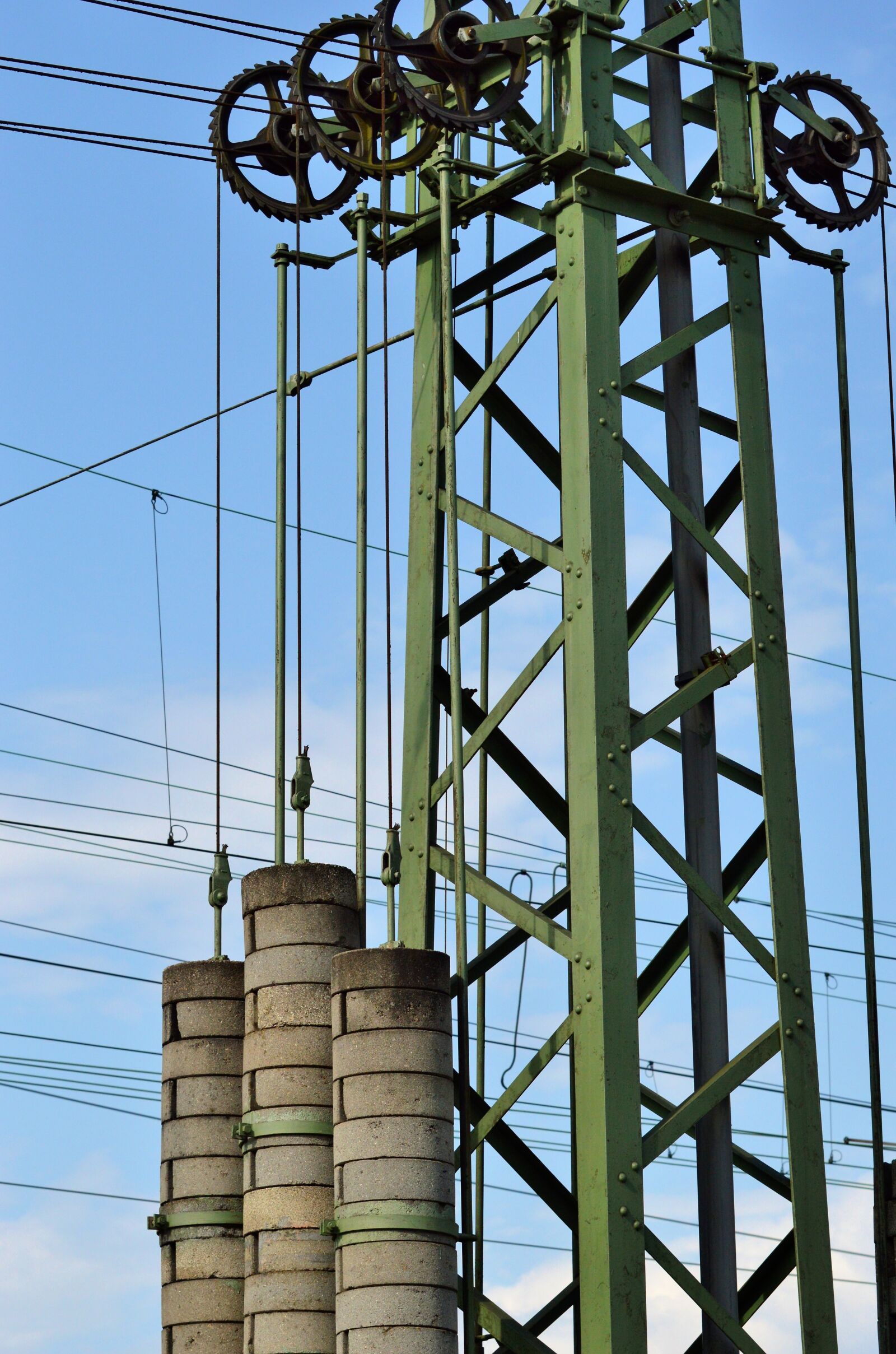 Nikon D3200 sample photo. Upper lines, radspann mast photography